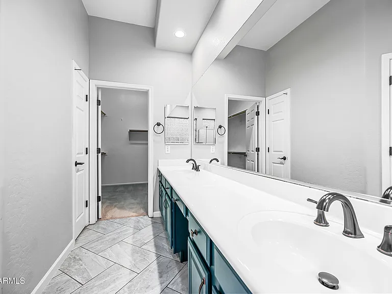 4231 E Marshall Ave — Photo 22
