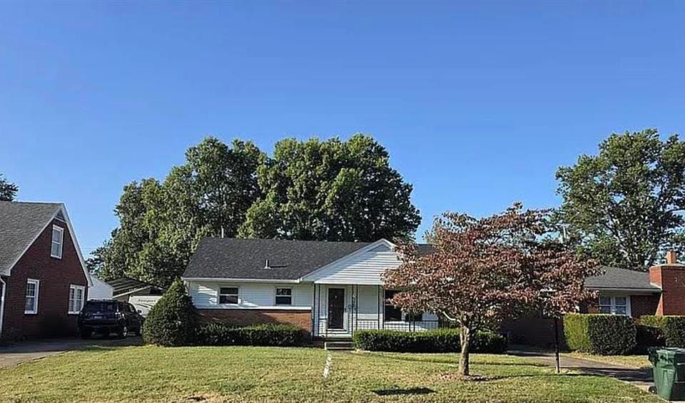 1st image of 604 W Warwick Dr