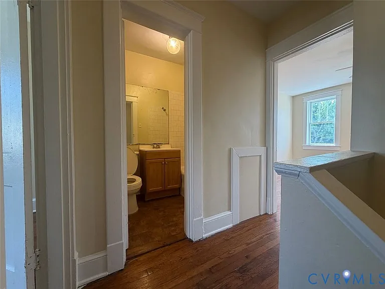 1003 Bank St — Photo 8