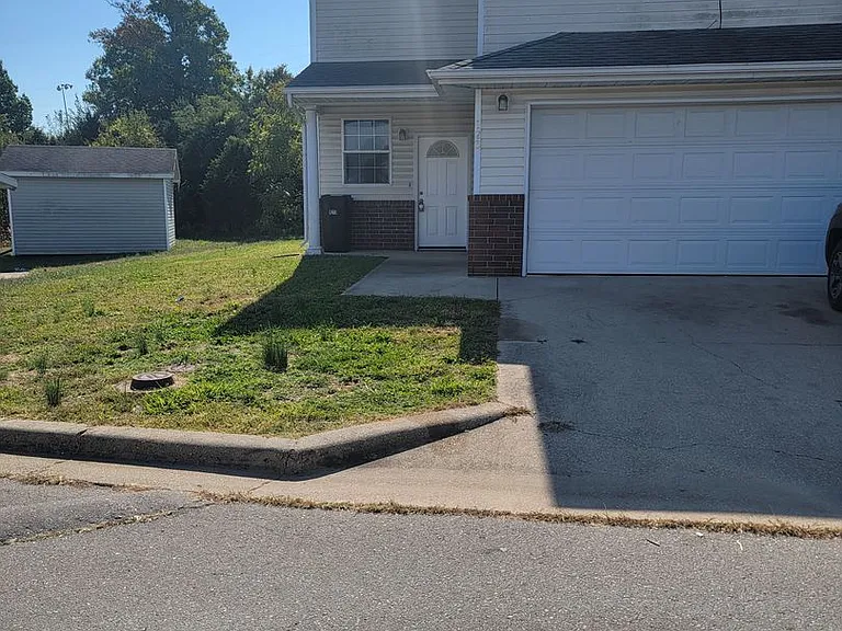 123 Hickory Ridge Dr — Photo 1