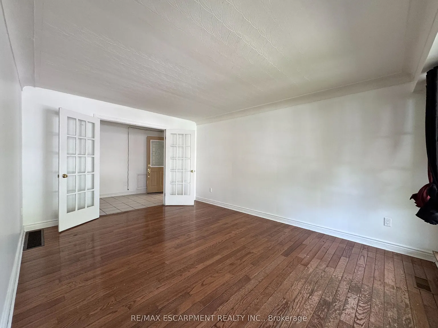 4 bed, $2,950 — Photo 4