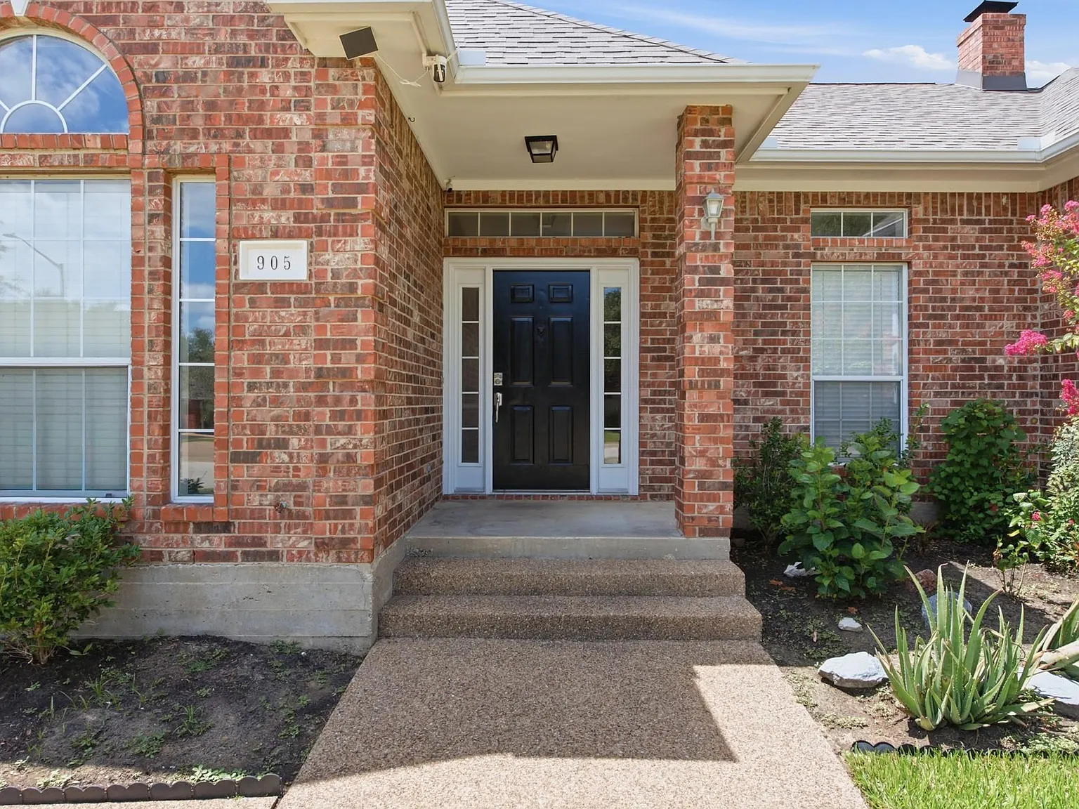 4 bed, 3.0 bath, 2561 sqft, $3,500 — Photo 3