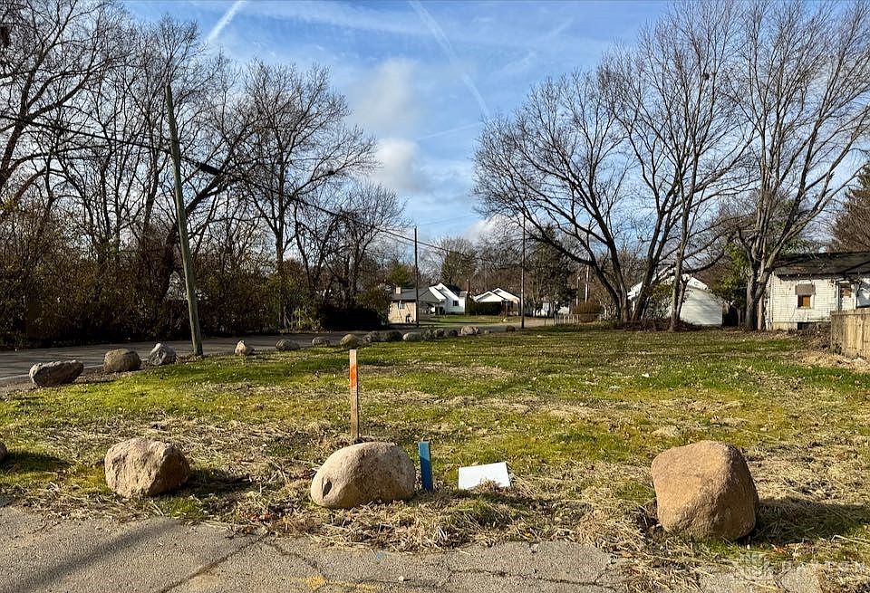 1st image of 3901 Old Riverside Dr