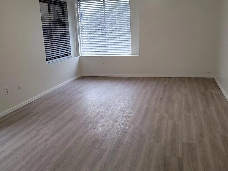 213 Universe Ave — Photo 4