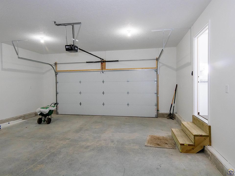 22 E Dickinson St, Lebo, KS 66856 Zillow