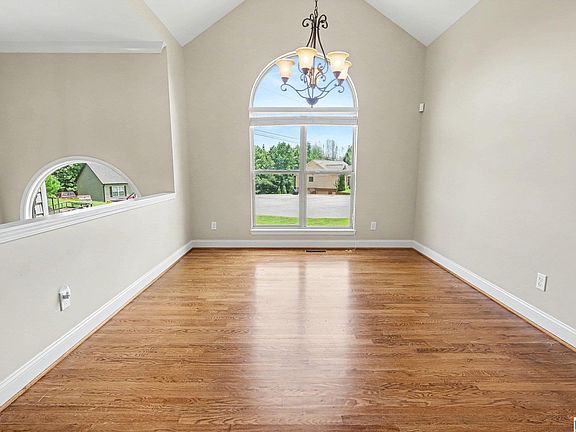 4th image of 2614 Blake Way