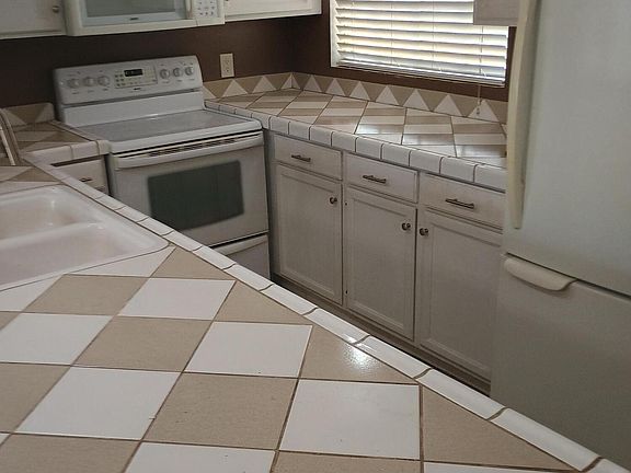 3rd image of 1238 E MARCO POLO Road E
