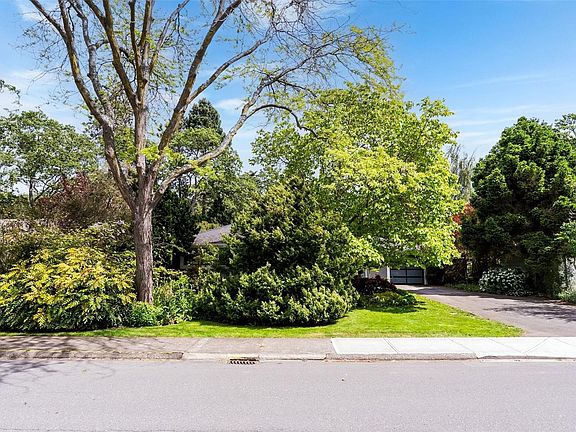 3rd image of 3171 Henderson Rd
