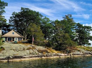 1 Wyanoke Is, Hammond, NY 13646