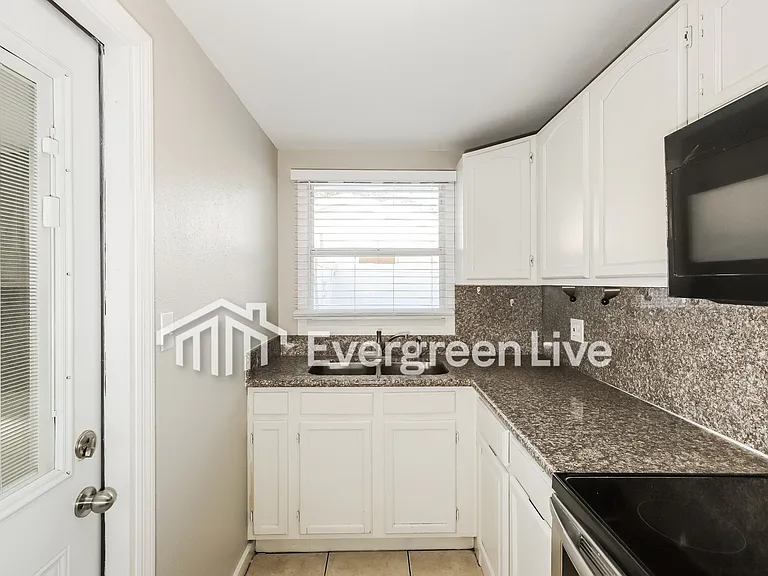 7006 Robindale Rd — Photo 9
