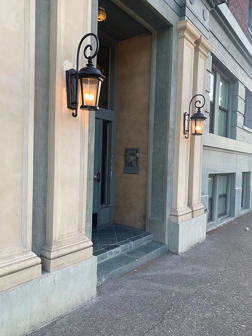 Historic Charm in the Heart of NW Portland | Studio with In-Unit W/D! Move In Special August Rent... — Photo 3