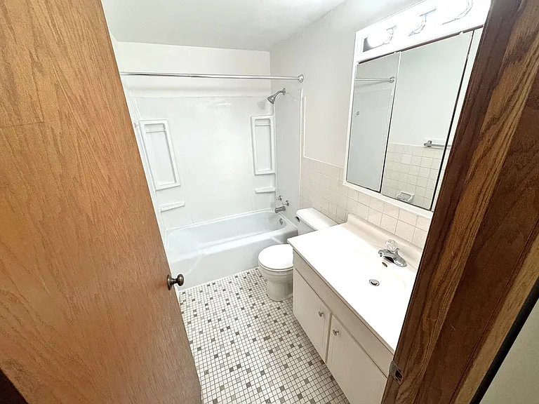 Golfview Apartments — Photo 13