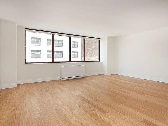 4th image of 260 W 52nd St APT 6H