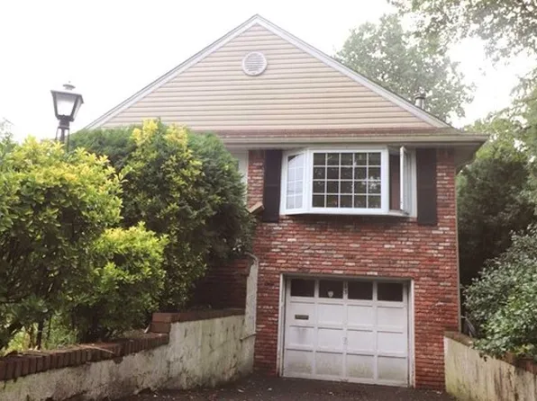 743 Holly St, New Milford, NJ 07646
