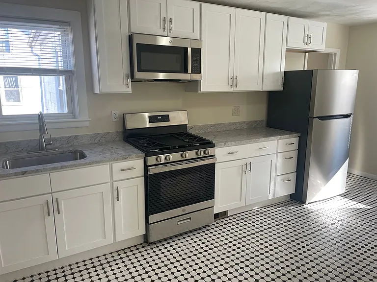 8 Bells Ct — Photo 2