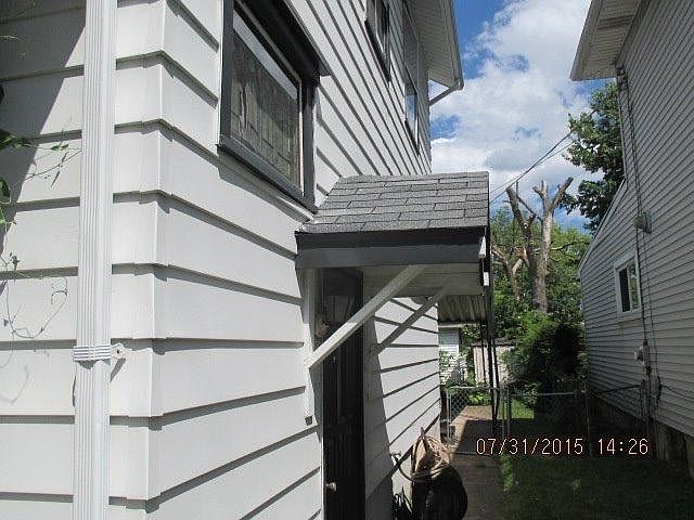 2nd image of 518 Campbell St