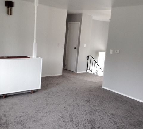 5th image of 32 Yellowdale Dr
