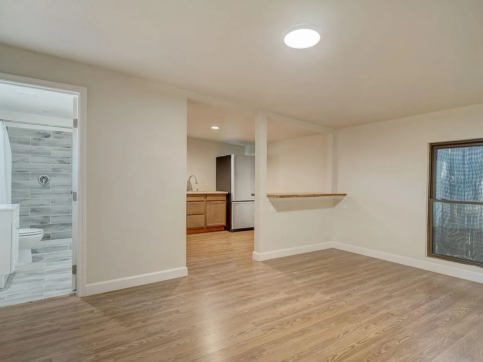 6 bed, 2357 sqft, $2,000 — Photo 4