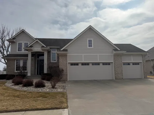 384 Oxbow Trl, Dakota Dunes, SD 57049