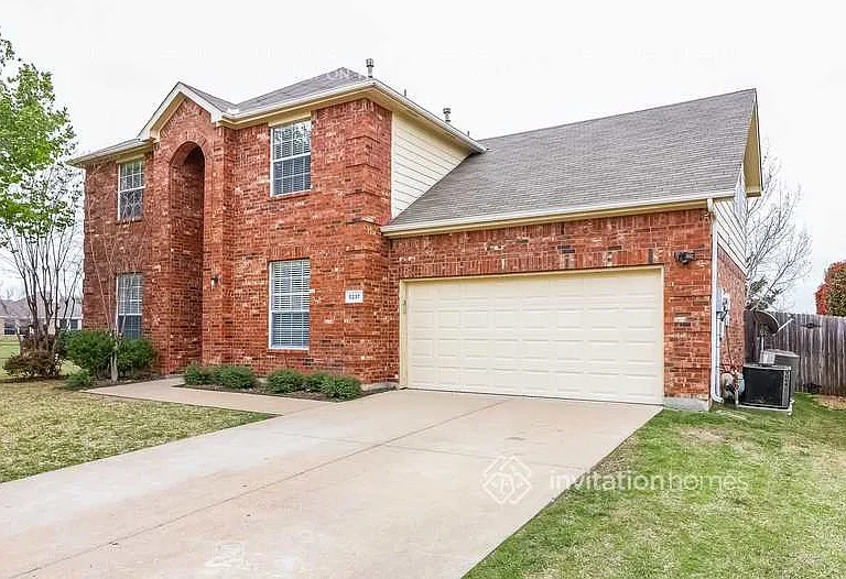 5237 Bay View Dr — Photo 2