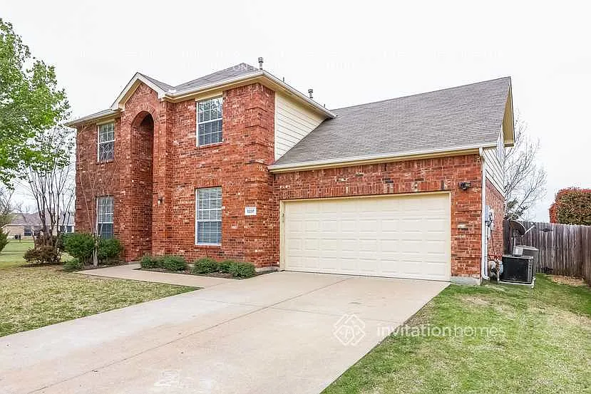 Building Photo - 5237 Bay View Dr