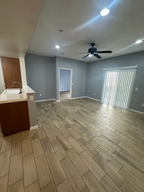 2 bed, 944 sqft, $2,400 — Photo 4