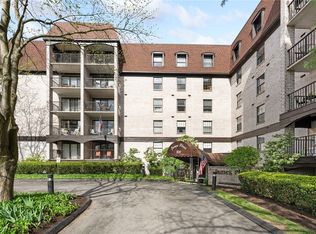 800 Brick Mill Run APT 104, Westlake, OH 44145