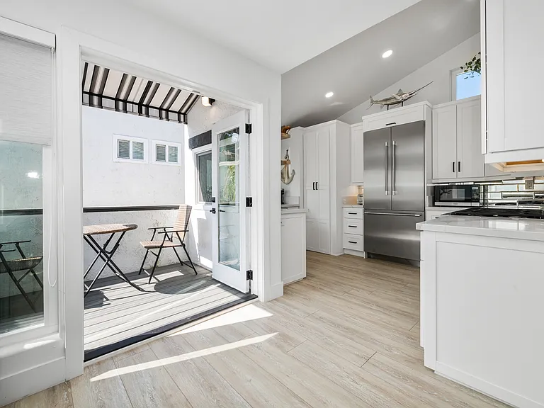 3008 1/2 W Balboa Blvd — Photo 16