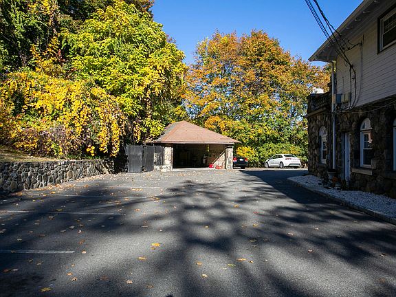 3rd image of 149 Central Dr #1A