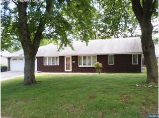 198 Clayton Ter, Paramus, NJ 07652
