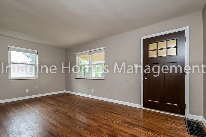 3 bed, 2.0 bath, 1910 sqft, $2,799 — Photo 3