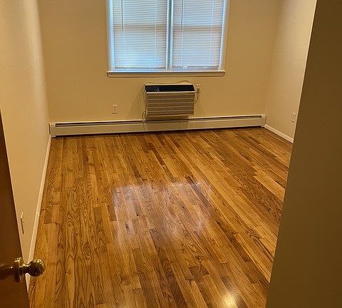 4th image of 91 Longview Ave #1