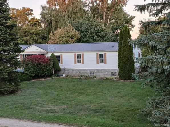 4347 Maple St, Brown City, MI 48416
