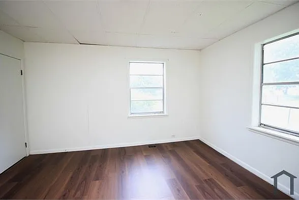 126 Front St — Photo 3
