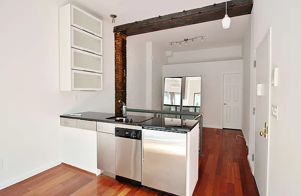 Rented by Julianna Realty Corp | media 9