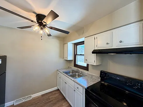 1421 Elizabeth St Photo 1