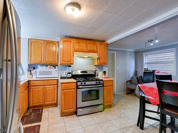 2nd image of 75 Chambers St #3