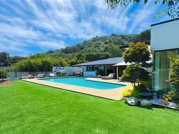 9621 Cedarbrook Dr, Beverly Hills, CA 90210