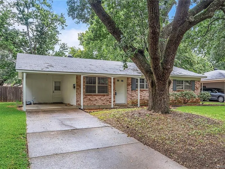 216 Brenda Dr — Photo 1