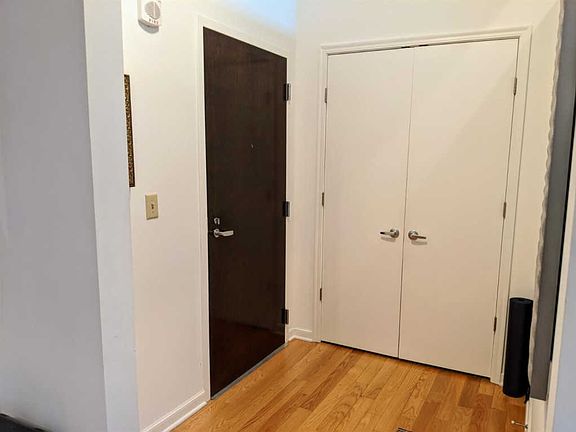 5th image of 400 Pike St Unit 516