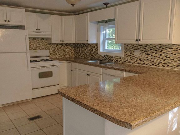 4th image of 5 Oakwood Dr