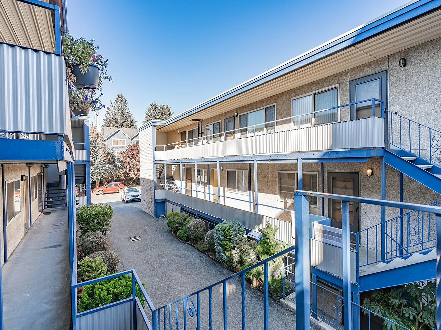 Twin Court - Ballard - Renovated Unit — Photo 1