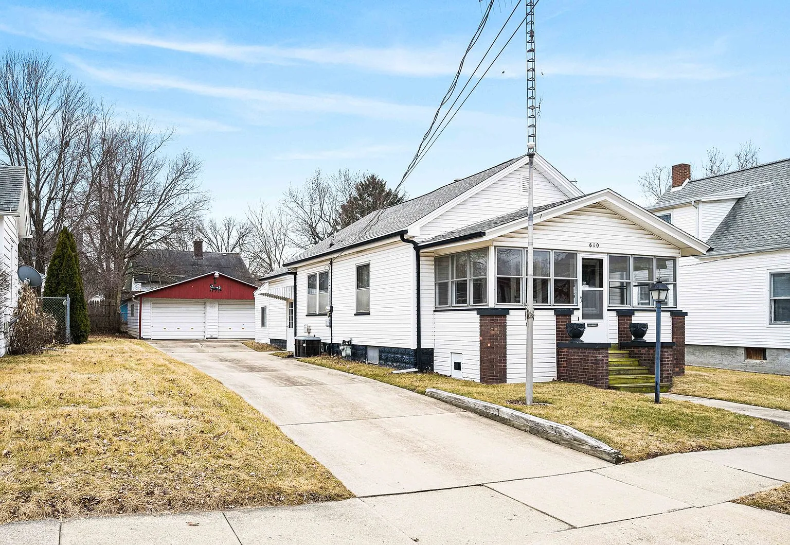 610 W Jackson St photo 1