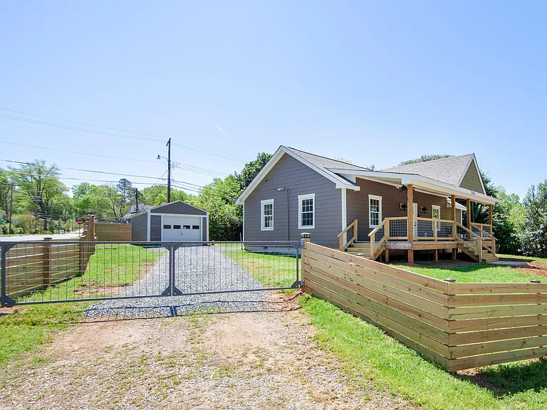 Fenced In Yard & Garage!