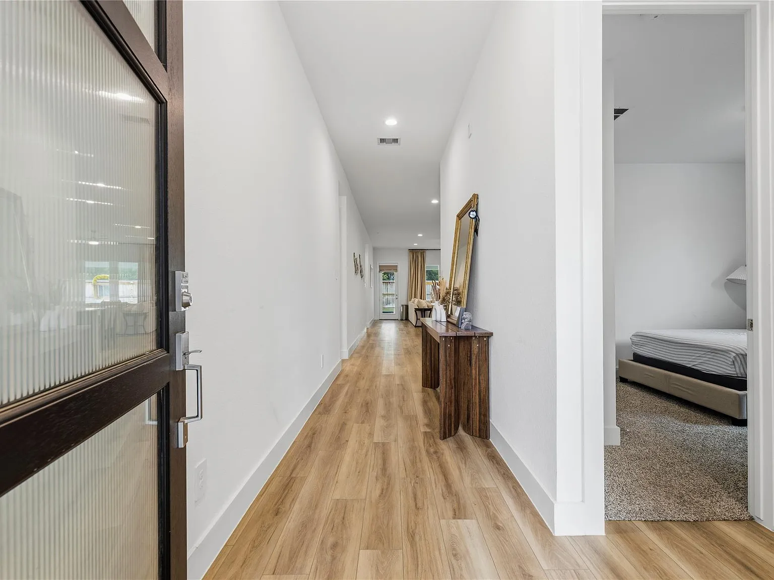 4 bed, 3.0 bath, 2255 sqft, $3,000 — Photo 3