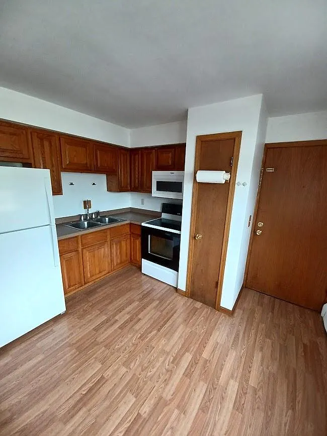 1 bed, $1,095 — Photo 2