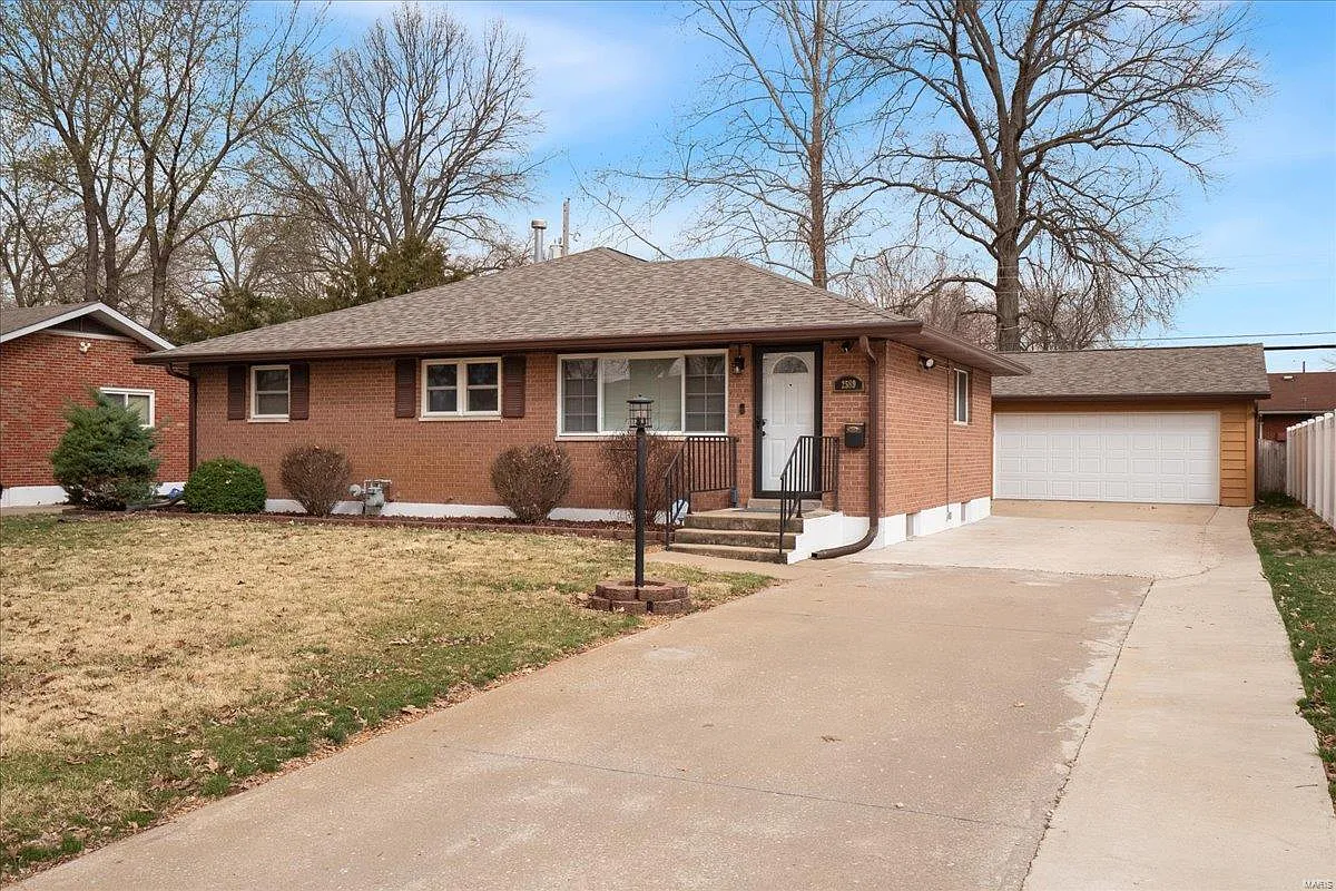 2589 Boyle Ave photo 1