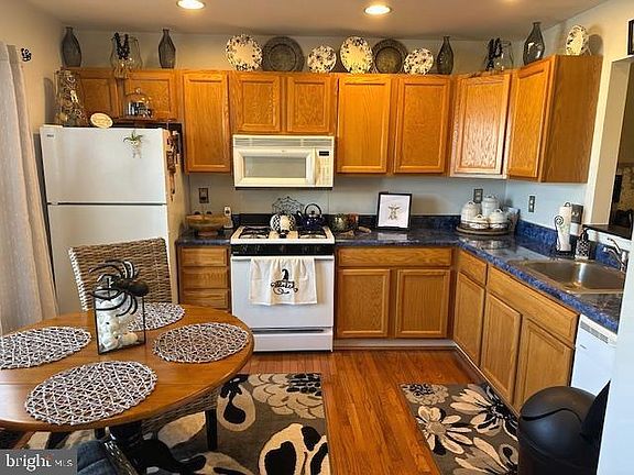 4th image of 603 Louis Ln