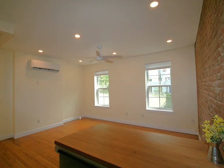 142 Sussex St #3 — Photo 6