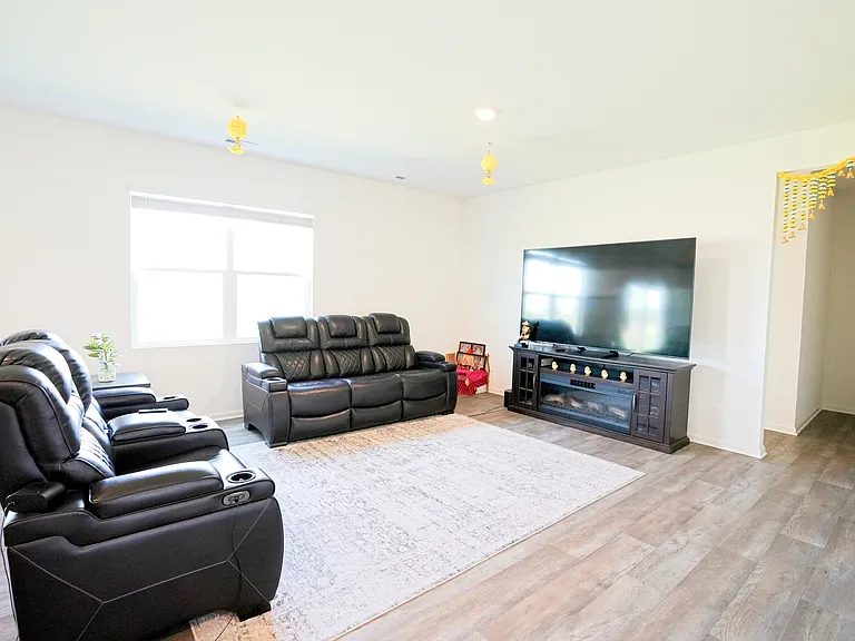 2733 Berrywood Ln — Photo 3